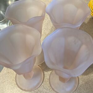 Pink frosted rose satin parfait sundae footed glass. Set of 4. Excellent conditi